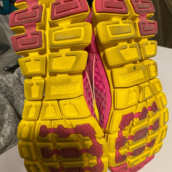 REEBOK RUNNING SHOES - Picture 5 of 7